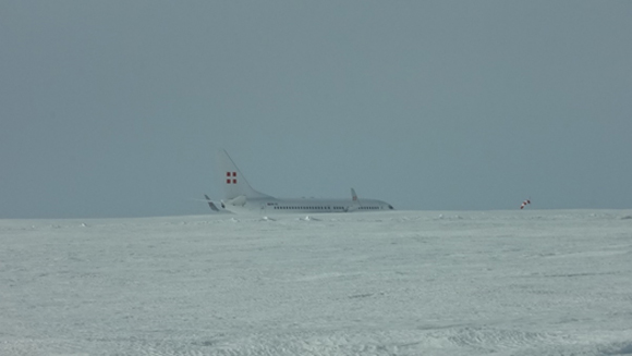 飛行機が着陸した状況