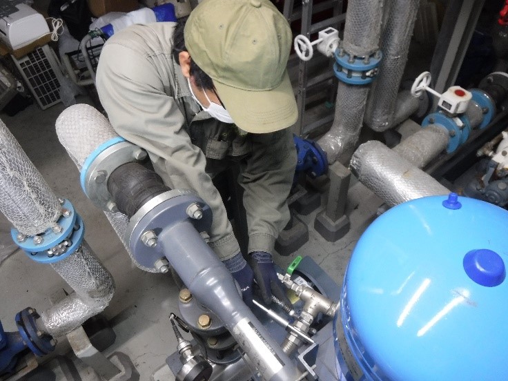 給水ポンプ・圧力タンク外観