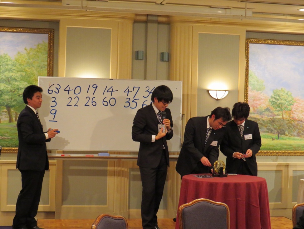 新入社員の司会進行によるビンゴ大会2