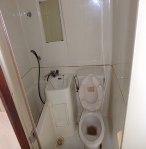 工事前のユニットバス