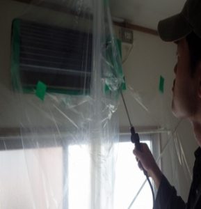 洗剤を噴霧